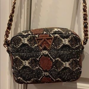 Kelly Wynne mingle mini crossbody bag